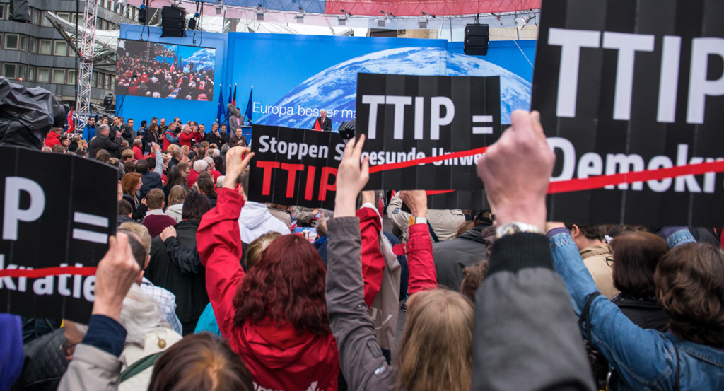 Pod sprzeciwem wobec ponadnarodowego porozumienia TTIP podpisało się już ponad 1,5 mld osób. Źródło Stop-ttip.org